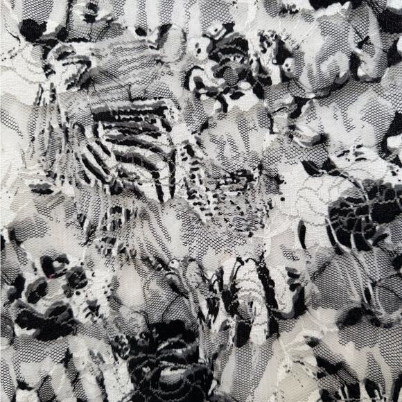 Italian Y2K lace skirt - Picture 5 of 6